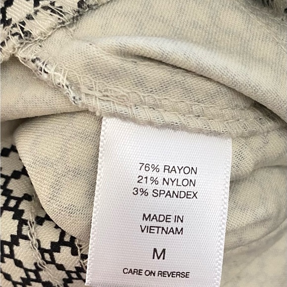 NWOT New York & Co Stretchy Ankle/Crop Pants - Medium - Picture 4 of 4